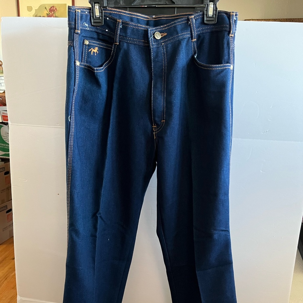 Ladies straight leg jeans. NWOT